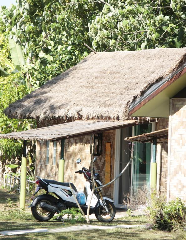 Baan Mae Ying Bungalows & Luxury Glamping Tents Bed & Breakfast Thalang Exterior photo