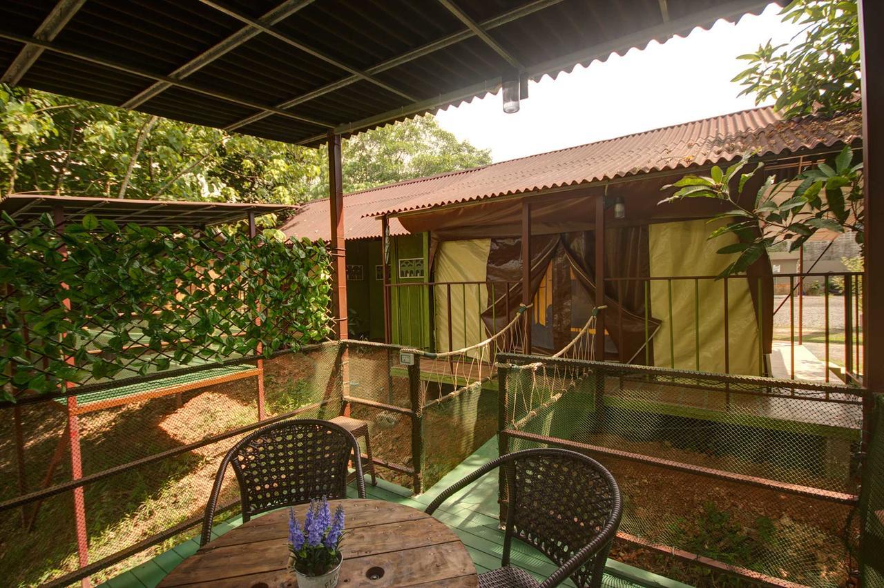 Baan Mae Ying Bungalows & Luxury Glamping Tents Bed & Breakfast Thalang Exterior photo